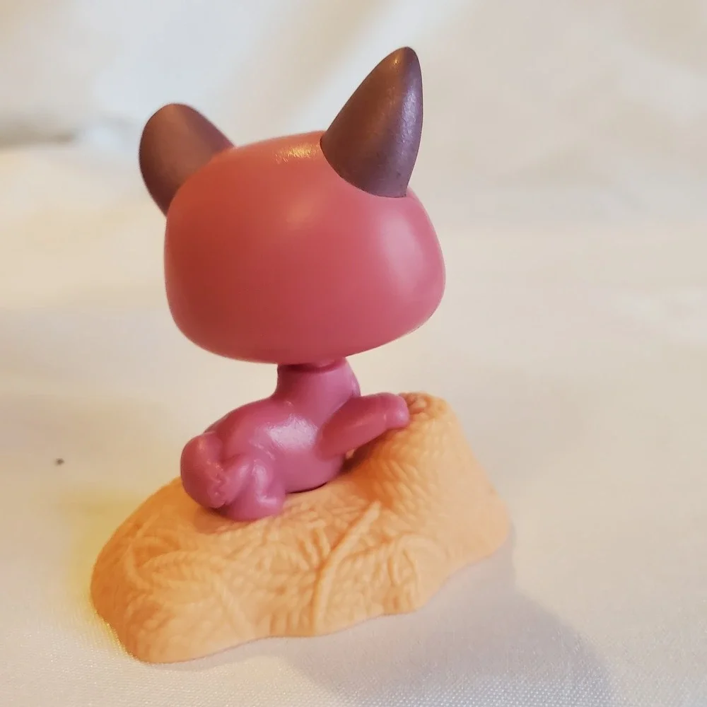 2010 HASBRO LITTLEST PET SHOP PURPLE‎ KITTY CAT BOBBLE FIGURE MCDONALDS
